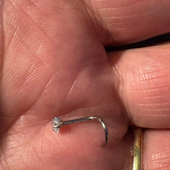 Nose Ring- 20G Stainless Steel Nose Stud Heart Hypoallergenic Nose Stud Piercing - Picture 8 of 9